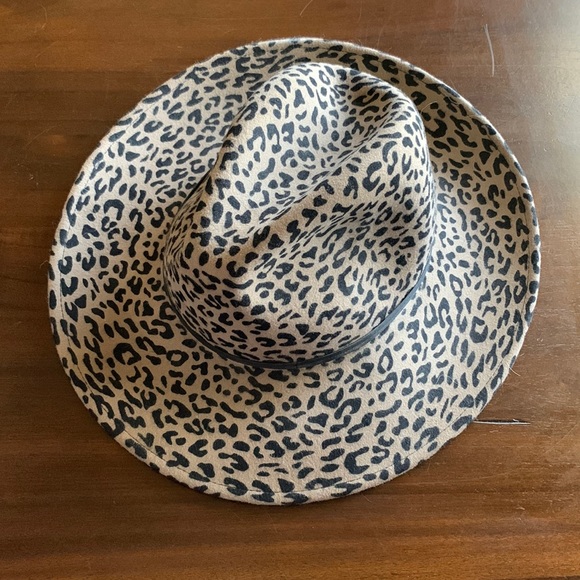 Cheetah hat - Picture 1 of 3